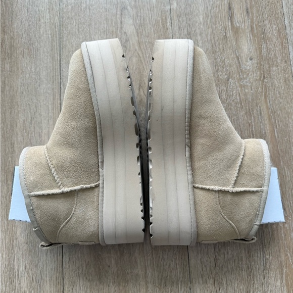UGG Classic Ultra Mini Platform Boots - Picture 4 of 9